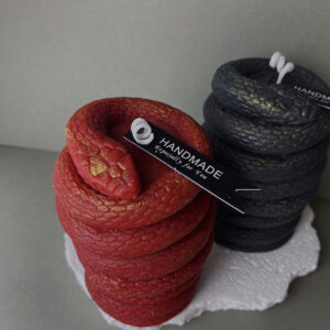 Freyona Kärmes kynttilät koriste-esineeksi ja eroottisiin lämpöleikkeihin