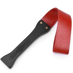 Punainen nahkainen paddle aidosta pintanahasta