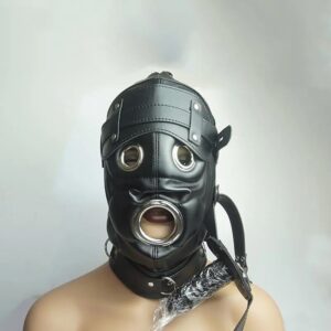 Pehmustettu musta BDSM-huppu metallivahvistetuilla silmä- ja suuaukoilla
