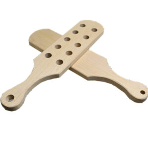 Pyökistä valmistettu rei’itetty ja sileä puinen paddle impact play -käyttöön