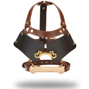 Ylelliset nahkaiset silmälaput ja irrotettava puinen bite gag Liebe Seele Equestrian Collection -mallistosta. Freyona.