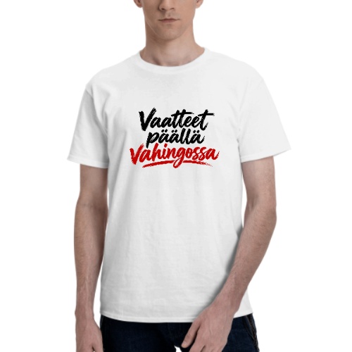 Valkoisen T-paidan etupuoli "Vaatteet päällä vahingossa" -tekstipainatuksella. Freyona.